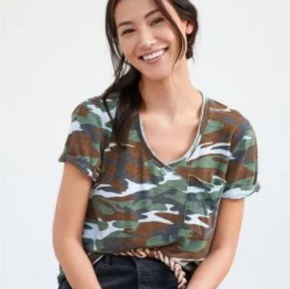 Anthropologie t.la Guacamole Classic V-Neck T-Shirt Tee NWT Size Medium
